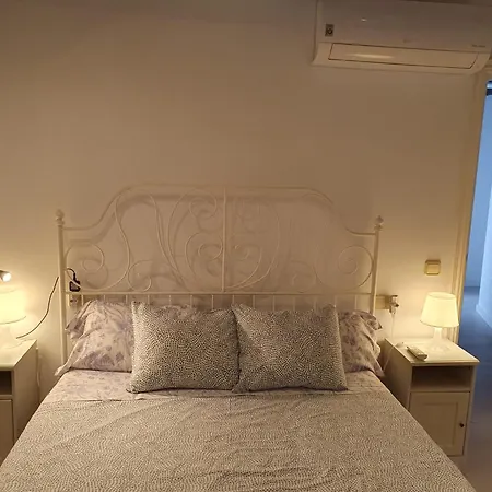 Edificio Roses Apartment Moscari