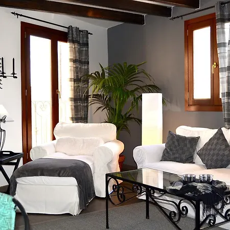 Edificio Roses Apartment Moscari